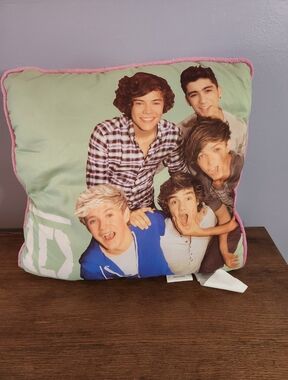 One Direction Decorative Pillow Global 2012 1D Media LTD Pillow (Green/Pink)